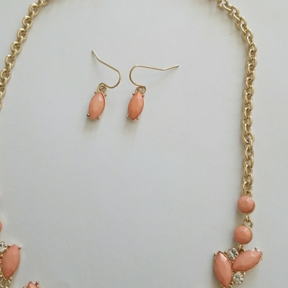 NEW Peach Rhinestone Statement Necklace Set - Picture 3 of 3